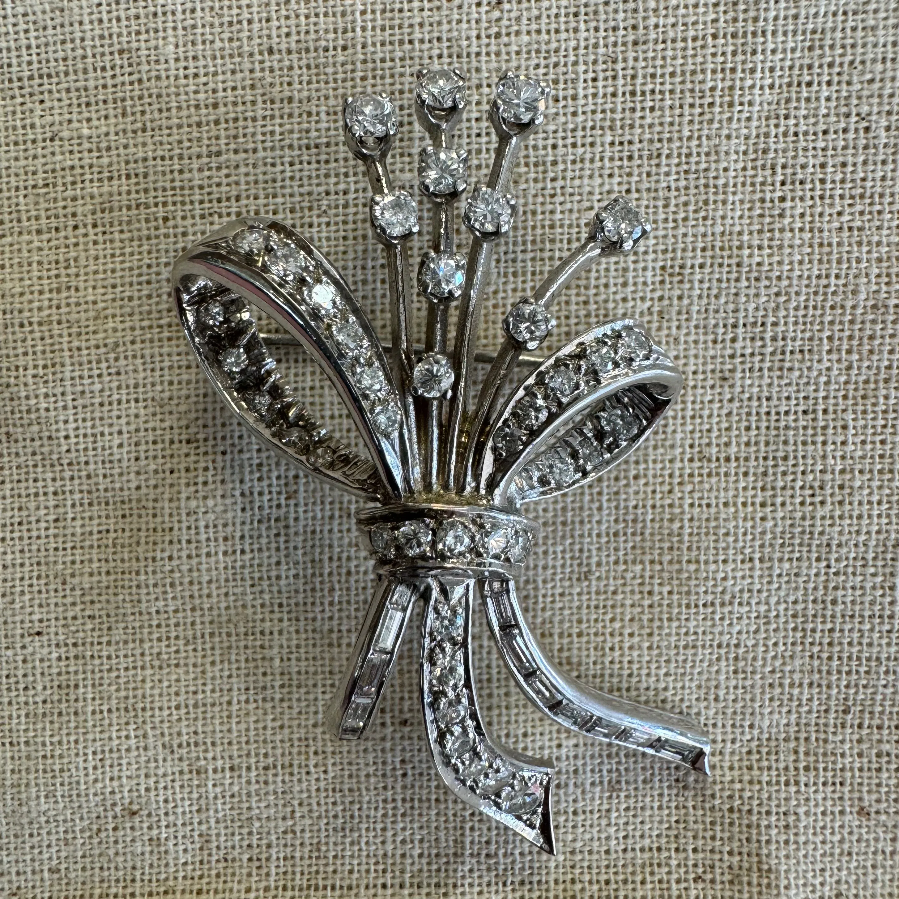 14K gold pin set with Diamonds
