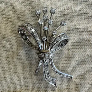 14K gold pin set with Diamonds