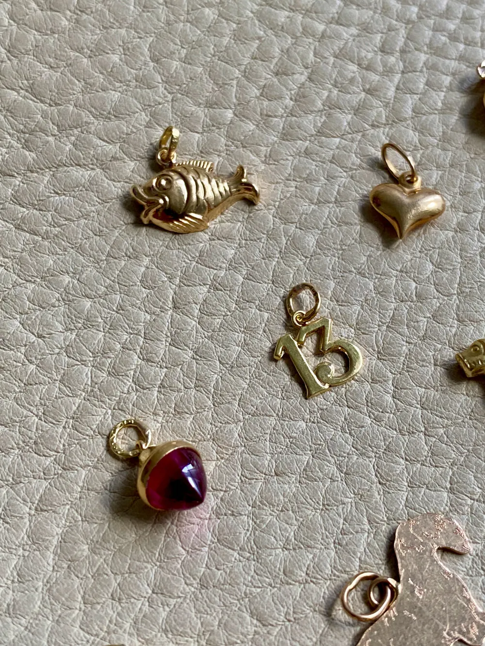 18k gold Swedish vintage charm or pendant - Pisces Fish