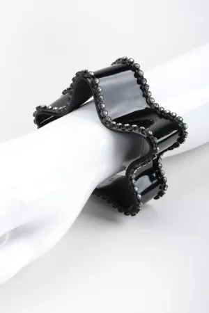 Abstract Cuff