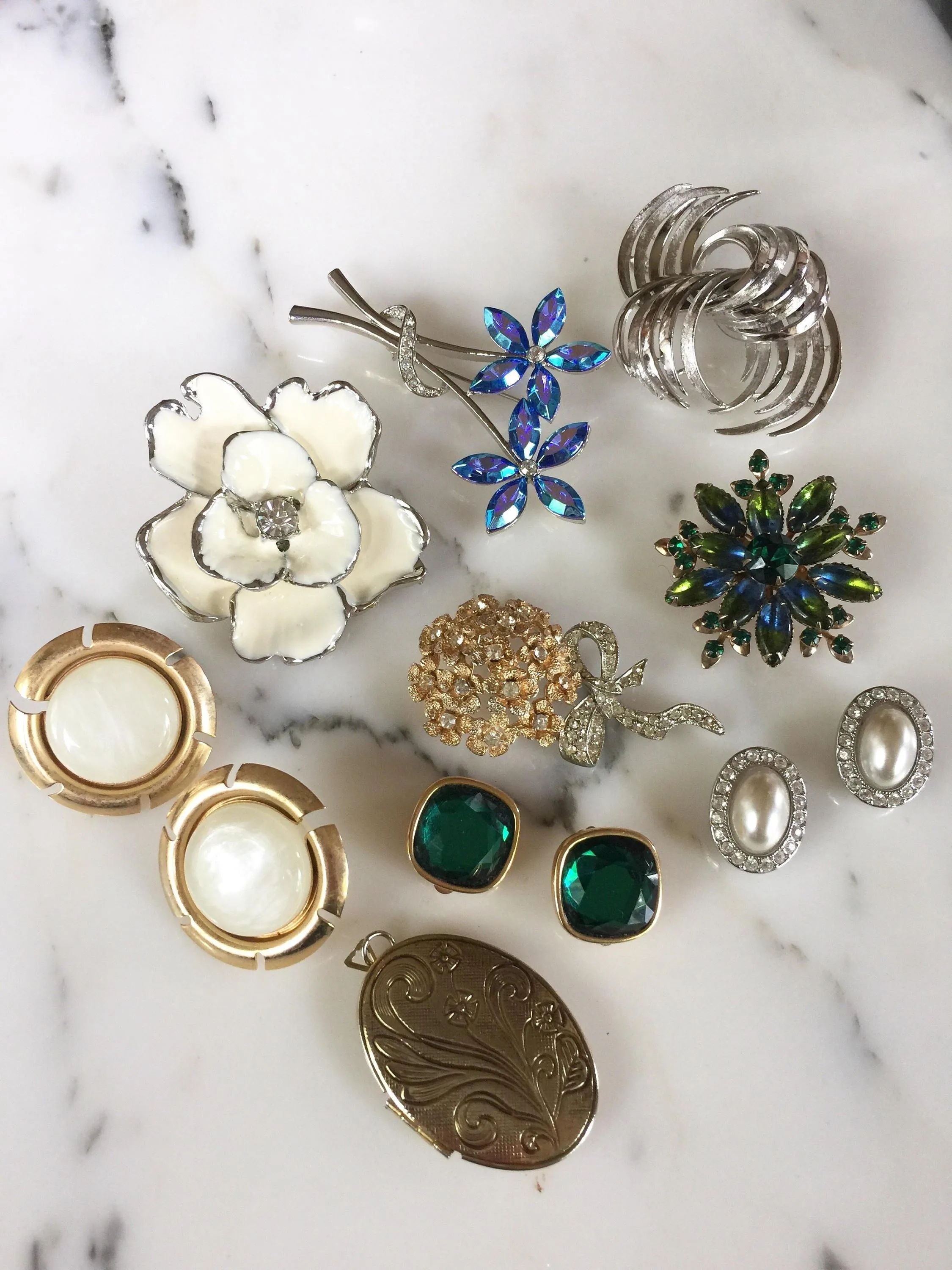 Bouquet of Posies Brooch, Gold Tone, Rhinestones, Bow