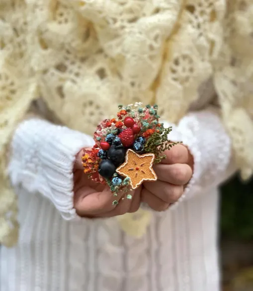 Christmas flower brooch Forest wedding brooch with berries Gingerbread brooch Woodland Bridal flower brooch Magaela accessories Coat brooch