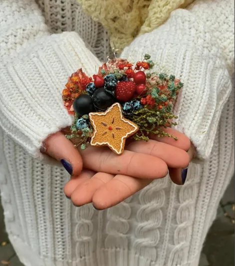 Christmas flower brooch Forest wedding brooch with berries Gingerbread brooch Woodland Bridal flower brooch Magaela accessories Coat brooch
