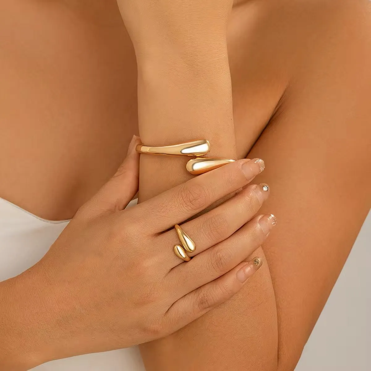 Classic Simple Charm Smooth Metal Water Drop Shaped Bangles