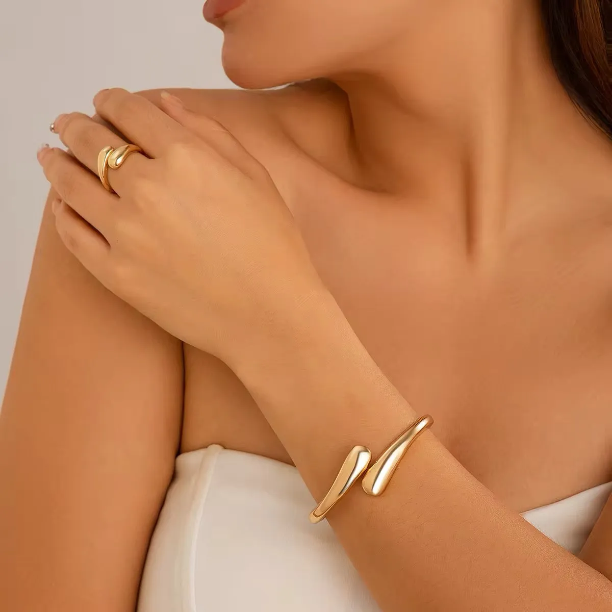 Classic Simple Charm Smooth Metal Water Drop Shaped Bangles