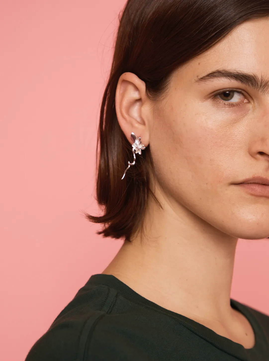 CRYSTAL CLEAR DAISY EARRINGS