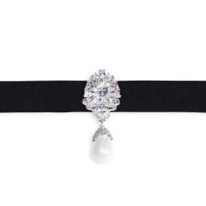 Crystal Gemstone with a Pearl Choker