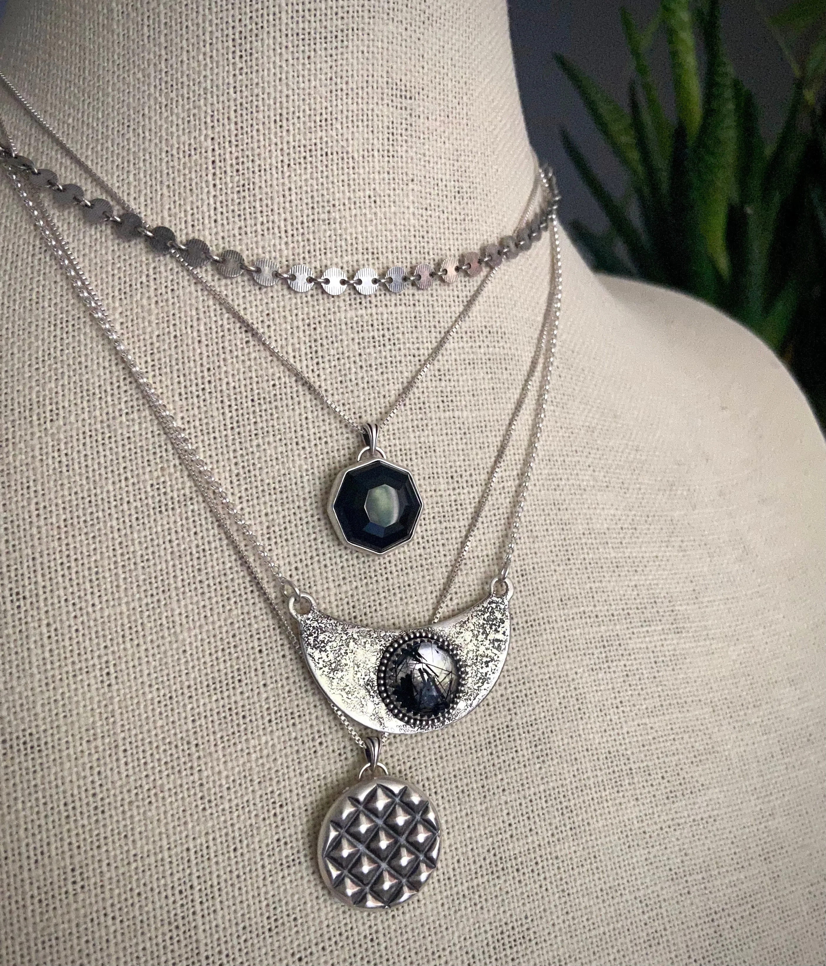Disc Choker Necklace