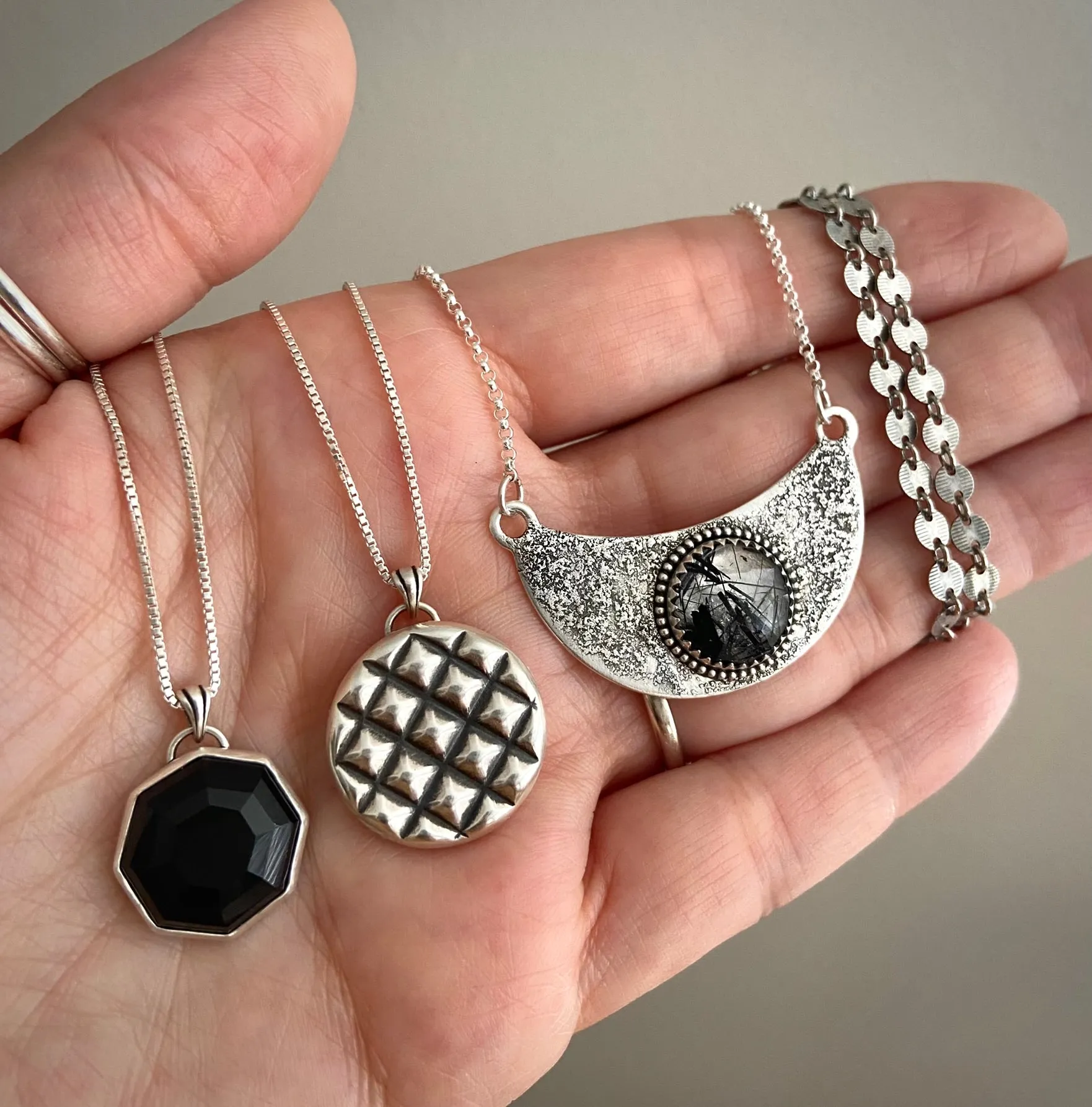 Disc Choker Necklace