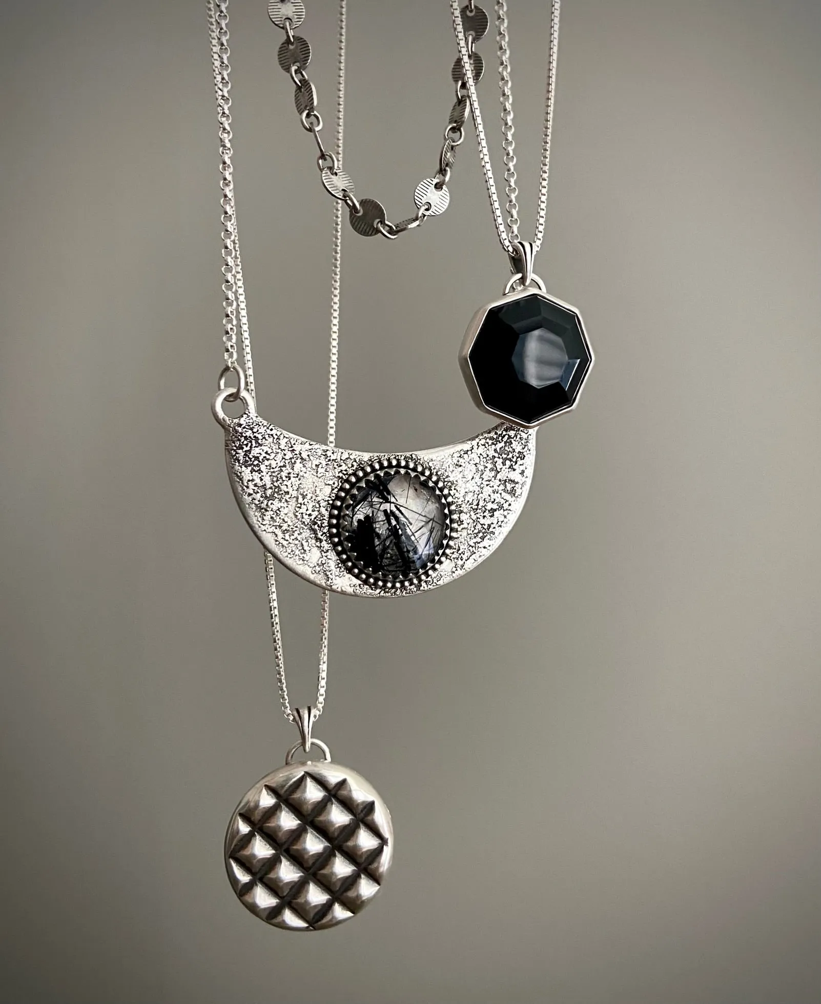 Disc Choker Necklace