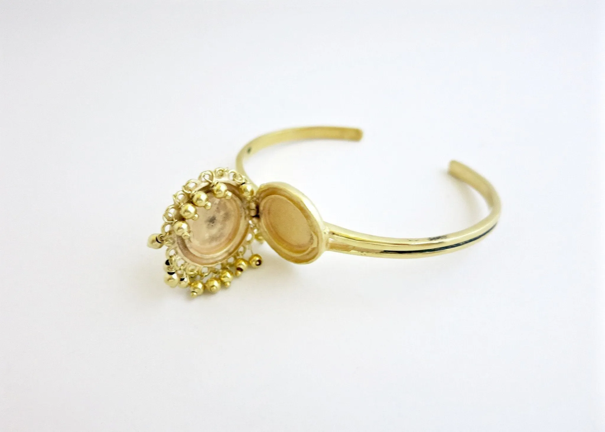 Elegant, vintage inspired, gold-plated brass round locket bracelet
