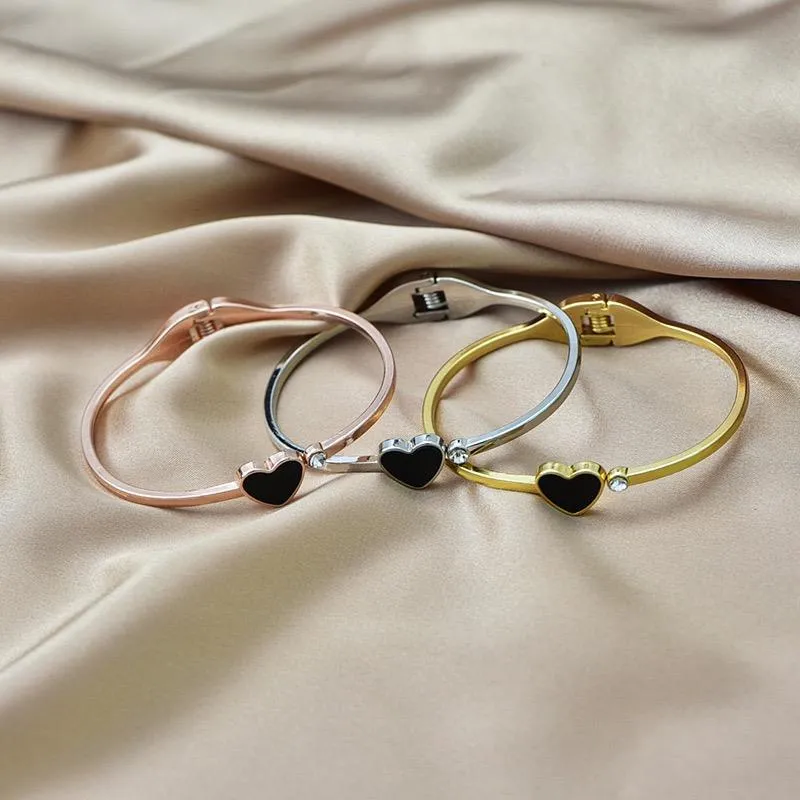 High Quality Titan Stainless Steel with Black Heart & White Stone Bracelet Jewelry for Women and Girls