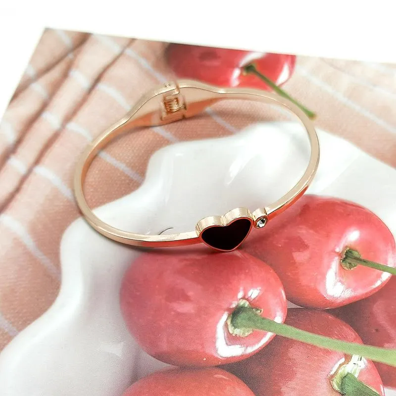High Quality Titan Stainless Steel with Black Heart & White Stone Bracelet Jewelry for Women and Girls
