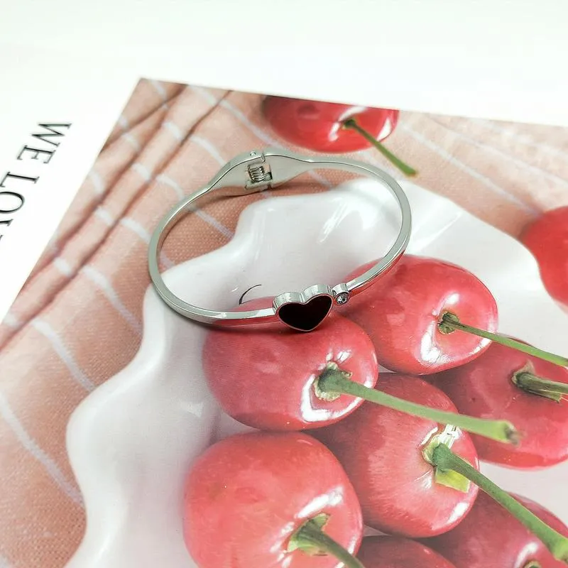 High Quality Titan Stainless Steel with Black Heart & White Stone Bracelet Jewelry for Women and Girls