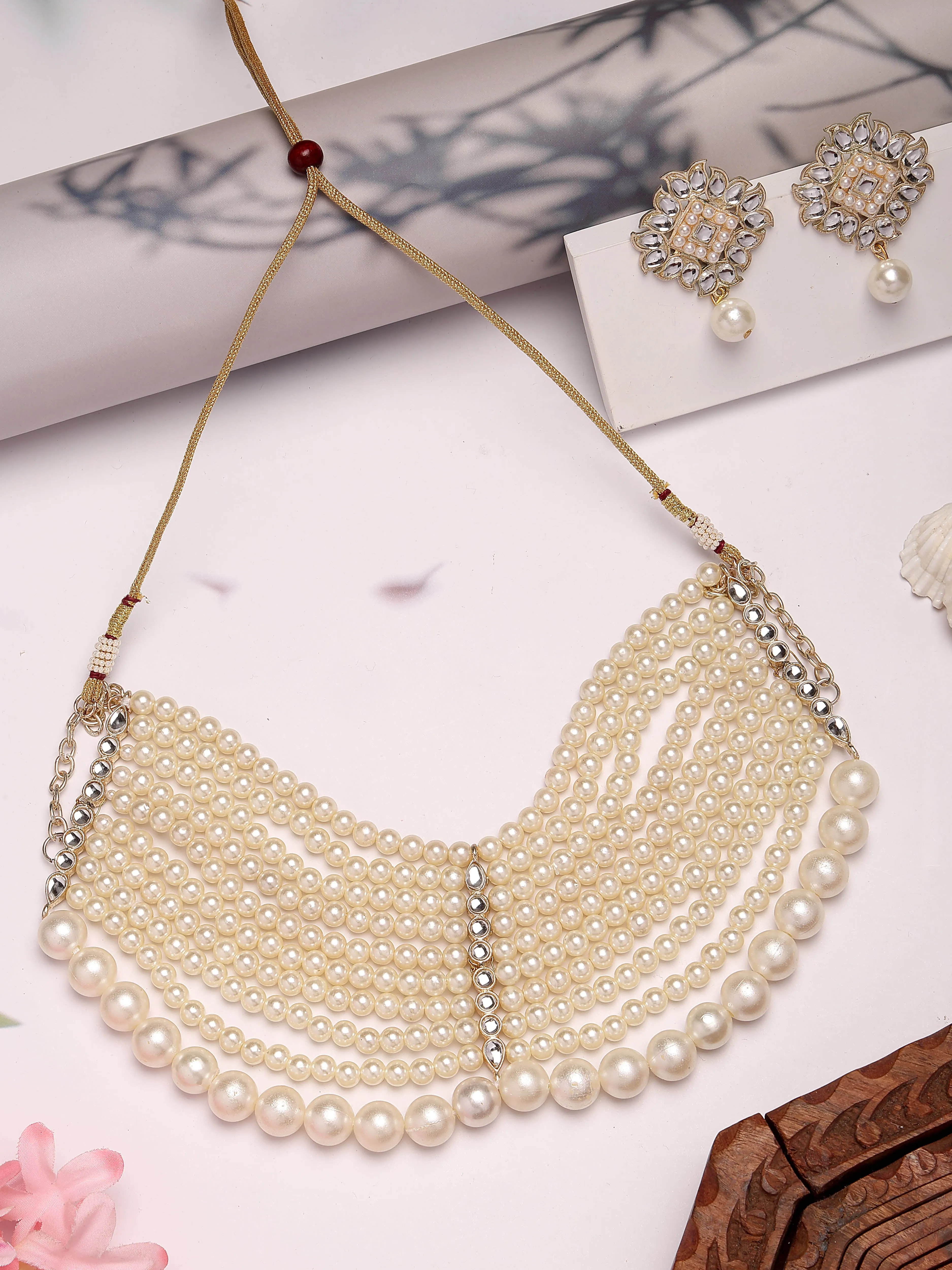 Karatcart Pearl Beaded Choker Necklace Set for Women