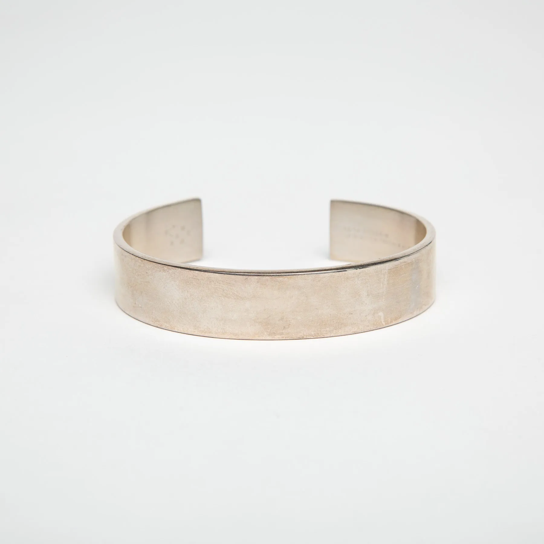 LE GRAMME | 41G POLISHED SILVER RIBBON CUFF BRACELET
