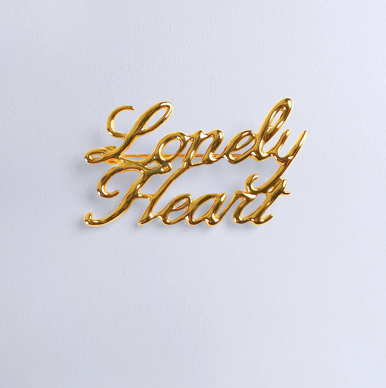LONELY HEART PIN