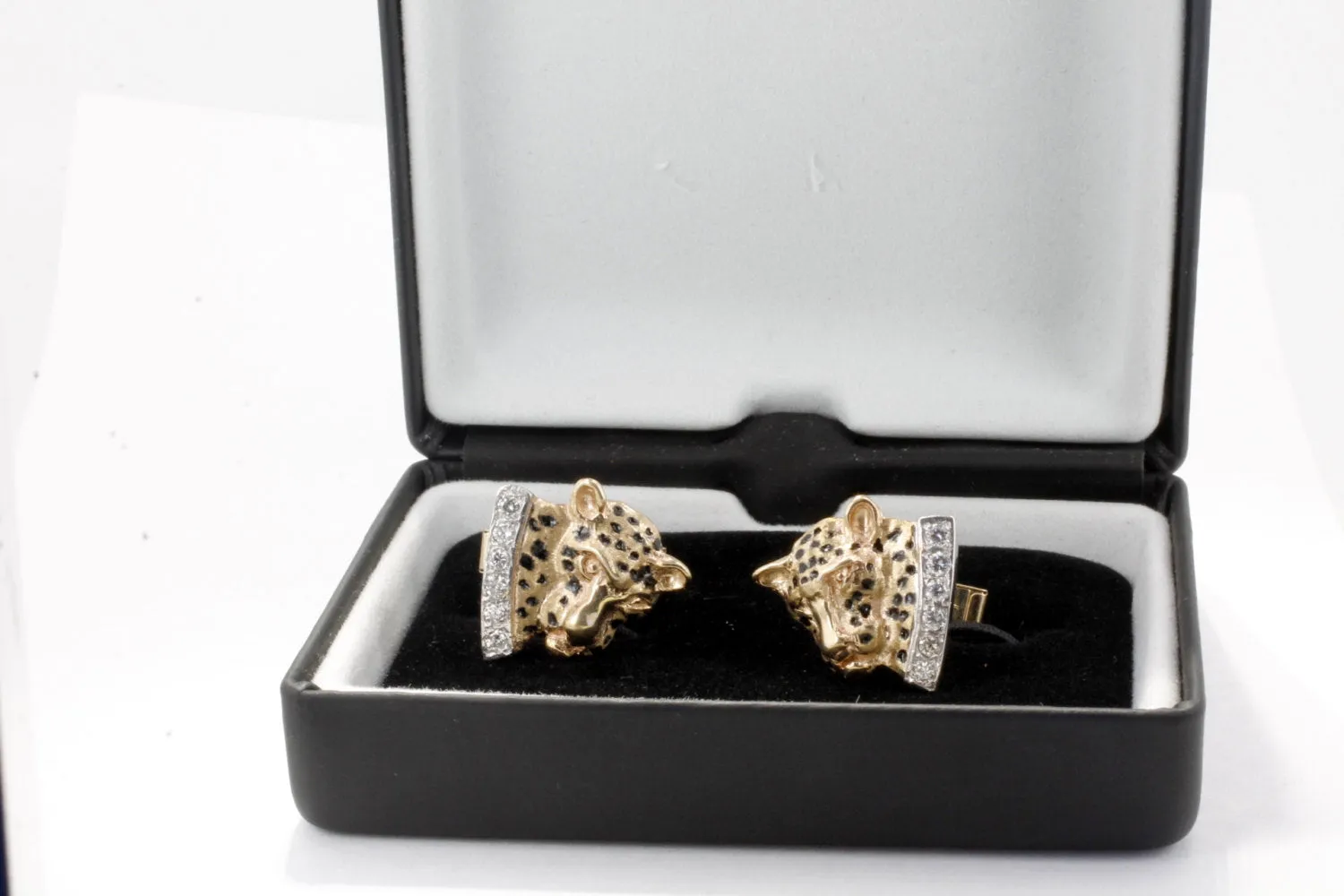 Mans Leopard Cuff Links in 14kt Yellow Gold with diamond collars