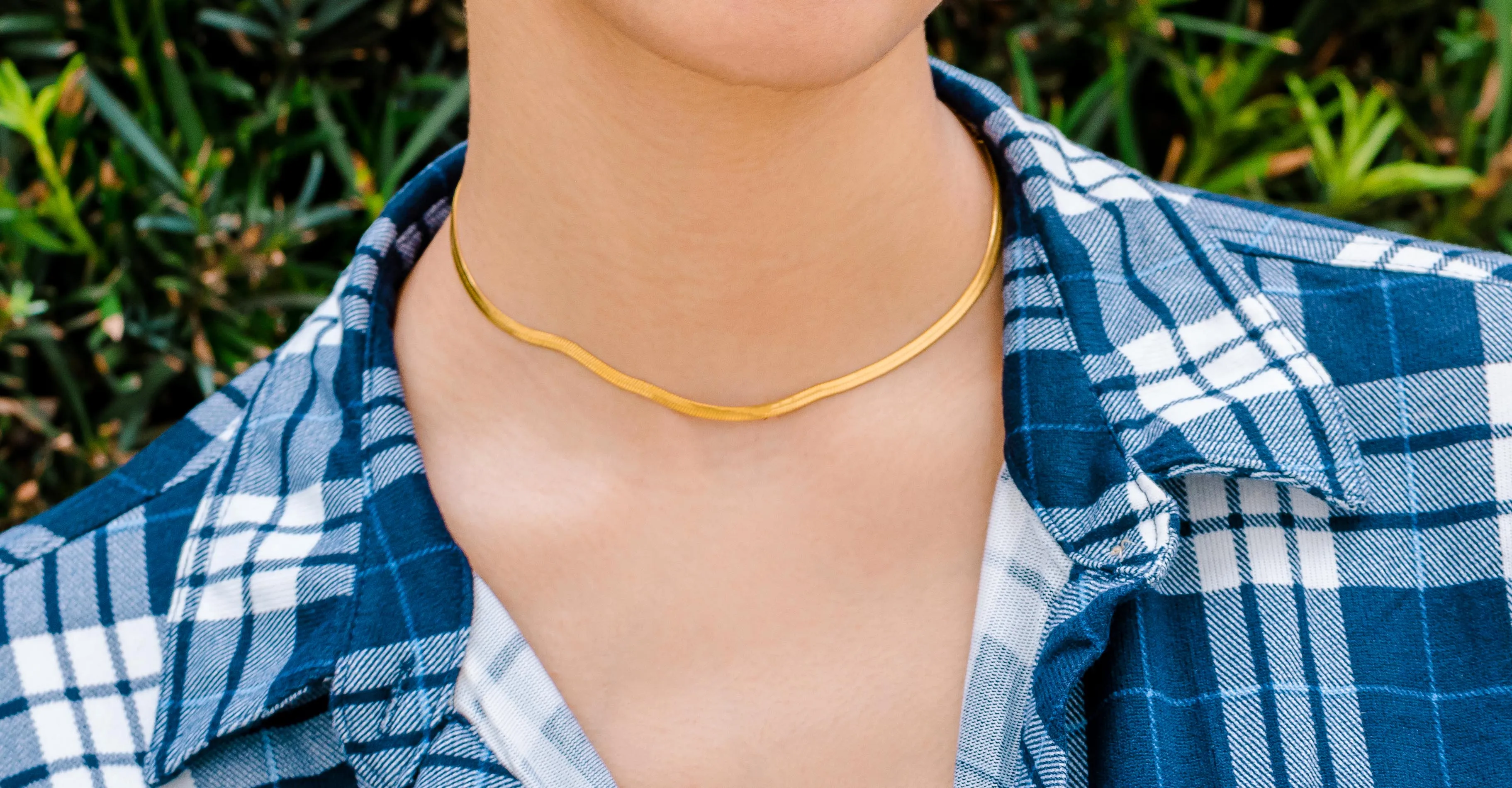 Sleek Gold Choker