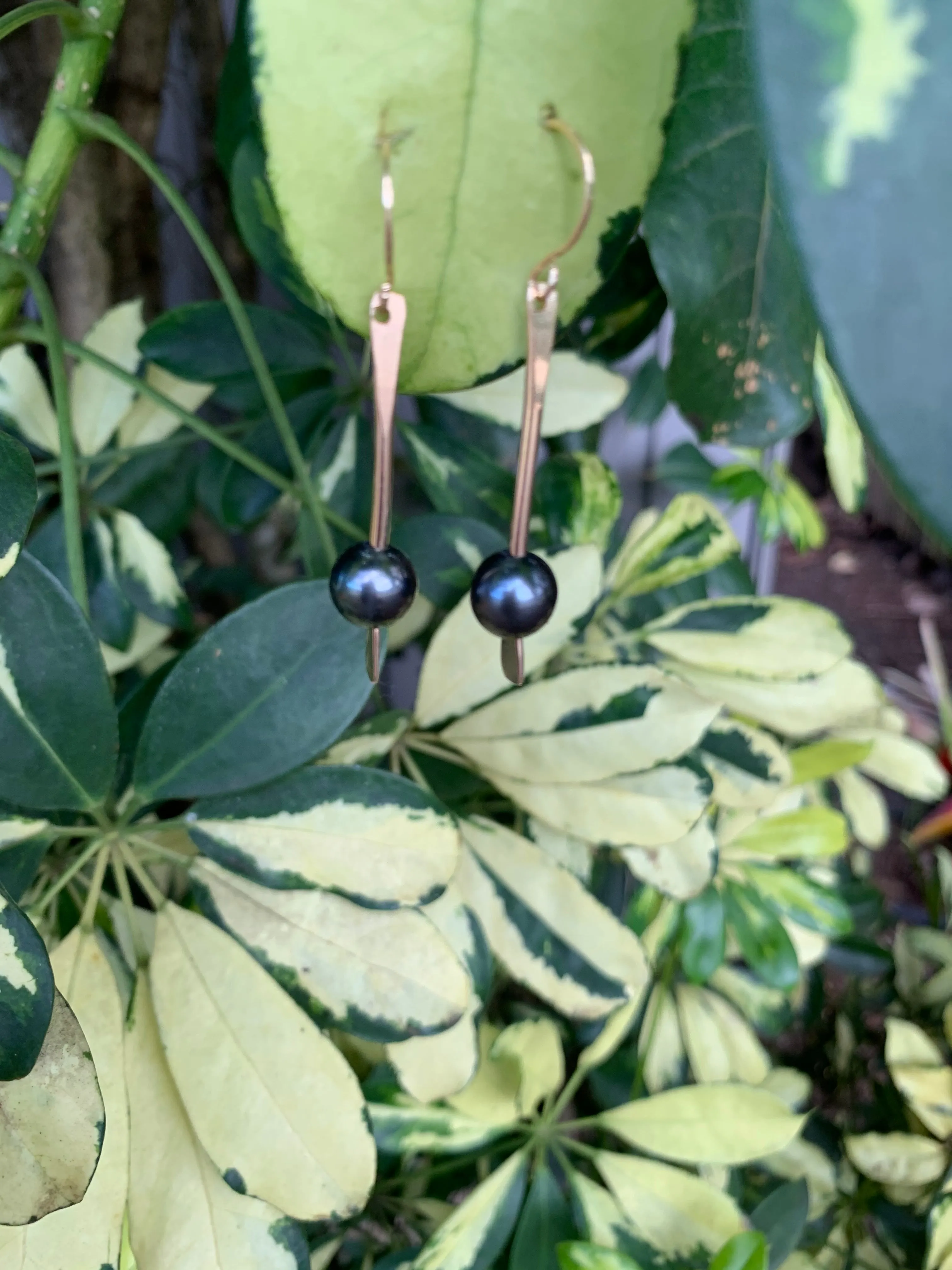 TAHIATIAN DROP EARRING