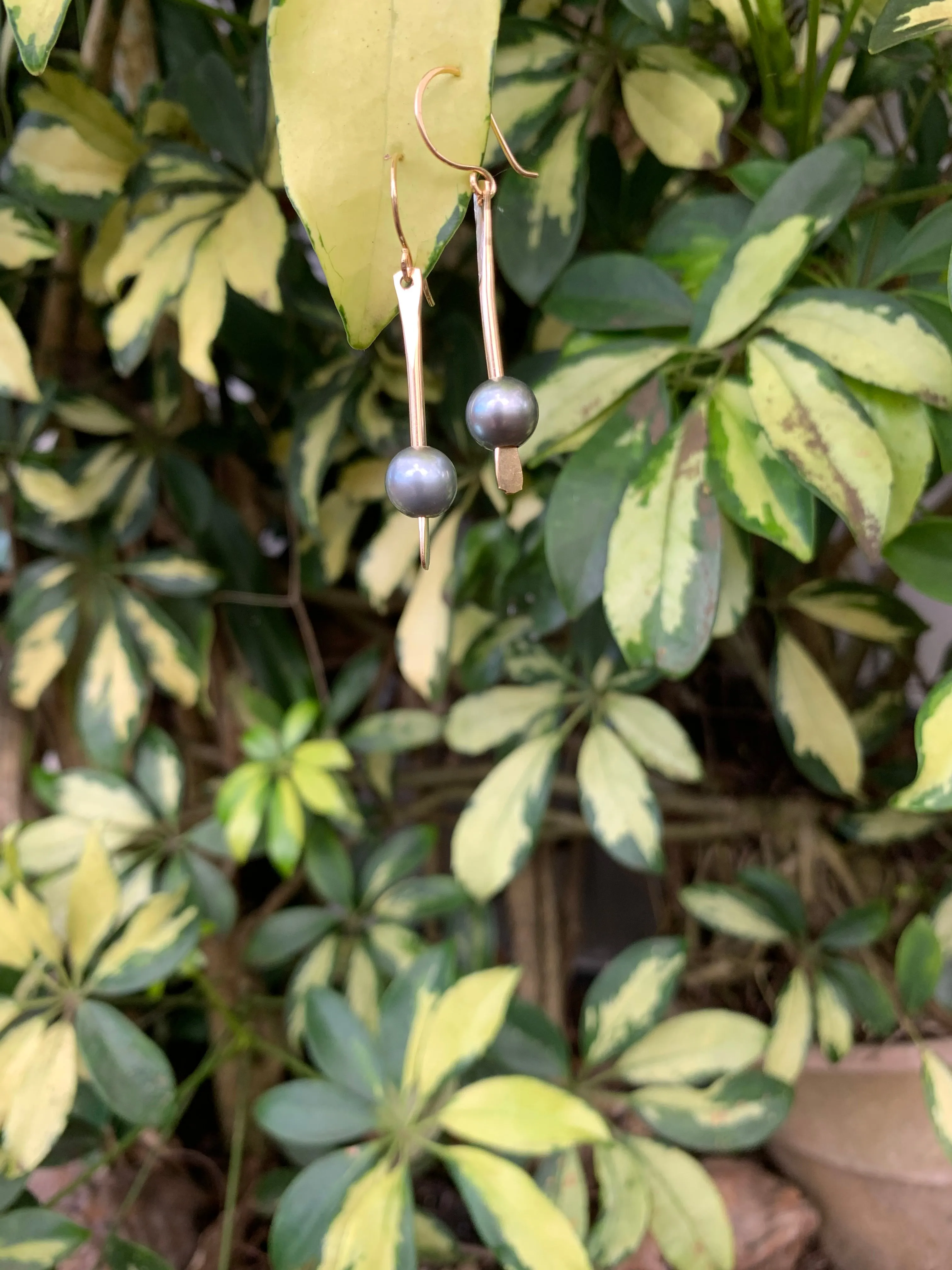 TAHIATIAN DROP EARRING