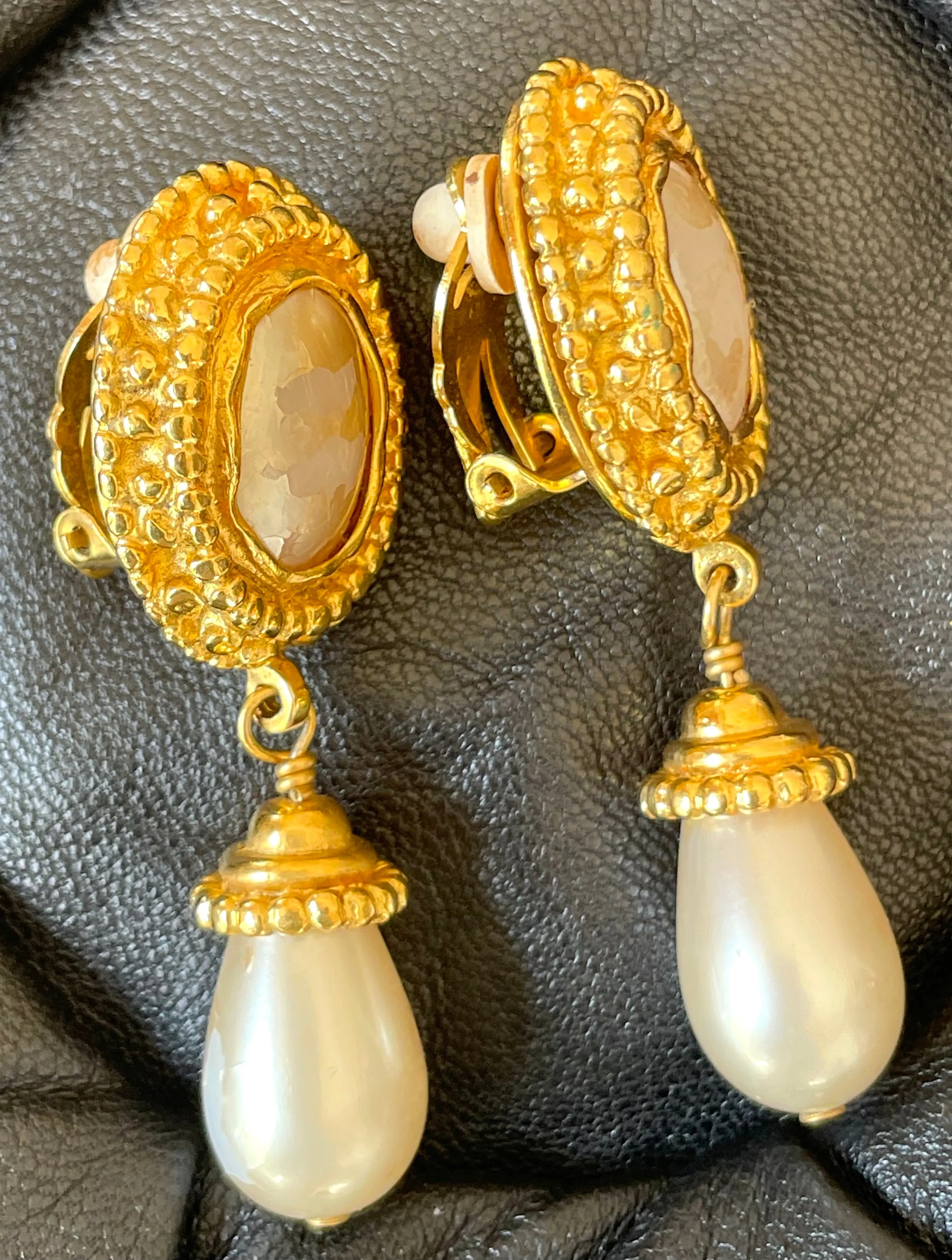 Vintage CHANEL oval shape and teardrop pearl dangle earrings with golden frames. Classic jewelry. 050113an2