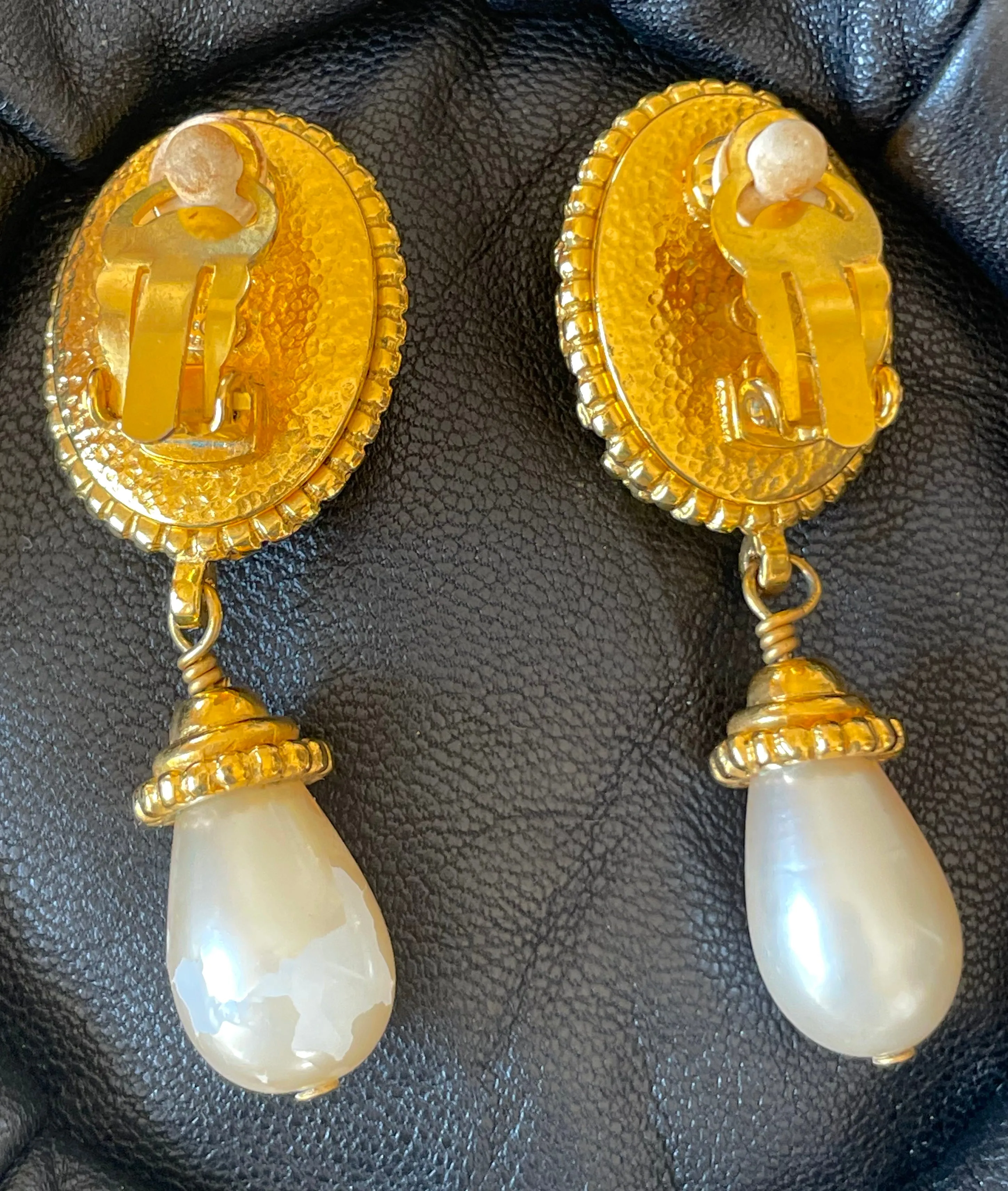Vintage CHANEL oval shape and teardrop pearl dangle earrings with golden frames. Classic jewelry. 050113an2