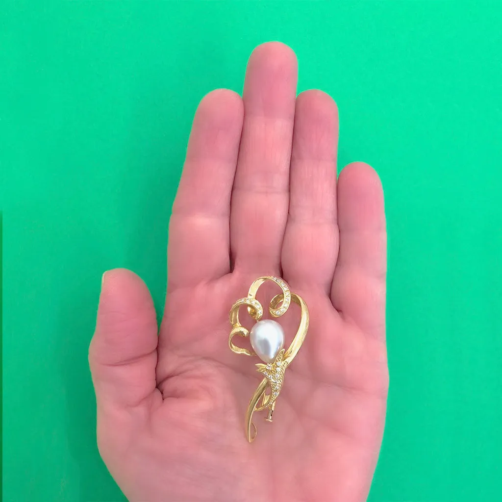 White South Sea Pearl and Diamond Brooch 18 Karat