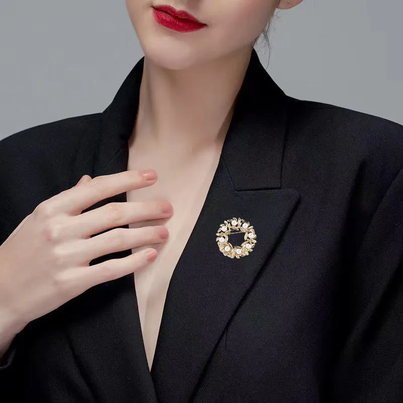 XSB016 - Round Pearl Brooch